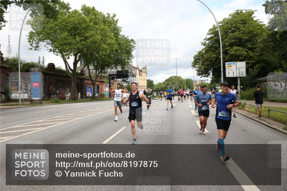 29.06.2025 - hella hamburg halbmarathon Yannick Fuchs http://msf.ph/oto/8197875 29.06.2025 10:44:29 20KM 1119, 1216, 1321, 1399, 1507, 1630, 2020, 2234, 3296, 3852, 3947, 4127, 4346, 4933, 5115, 5894, 6662, 6712, 6795, 7176, 7583, 7930, 7932, 8153, 8313, 8572, 8657, 8704, 9303, 10371, 10750, 11356, 11455, 11607, 12235, 12527, 12624, 13008, 13282, 13609, 13758, 13812, 14034, 14257, 15803, 15950, 16000, 16242, 16716, 16732, 16806, 16887, 17247, 17319, 17384, 18066, 18228, 18229, 18370, 18451, 18499, 18657, 18658, 18811, 18884 meine-sportfotos.de