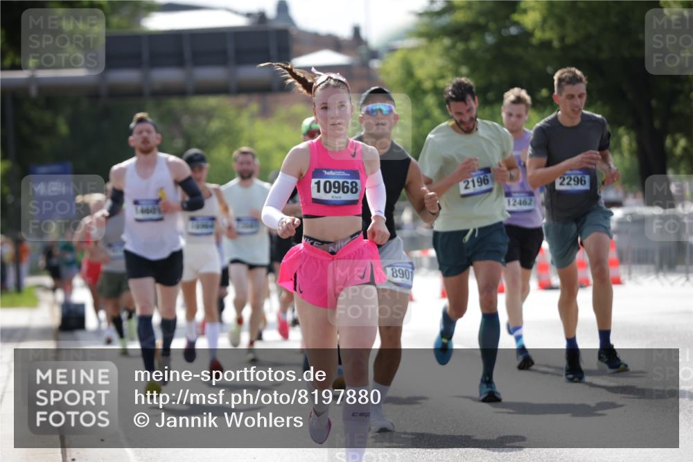 29.06.2025 - hella hamburg halbmarathon Jannik Wohlers http://msf.ph/oto/8197880 29.06.2025 09:47:17 Lombardsbrücke 1217, 2196, 2296, 2404, 2851, 5923, 8084, 8395, 8901, 10968, 11019, 11559, 12462, 12704, 12751, 13029, 13419, 13514, 14601, 16123, 16964, 17154, 18419, 18687, 18689 meine-sportfotos.de