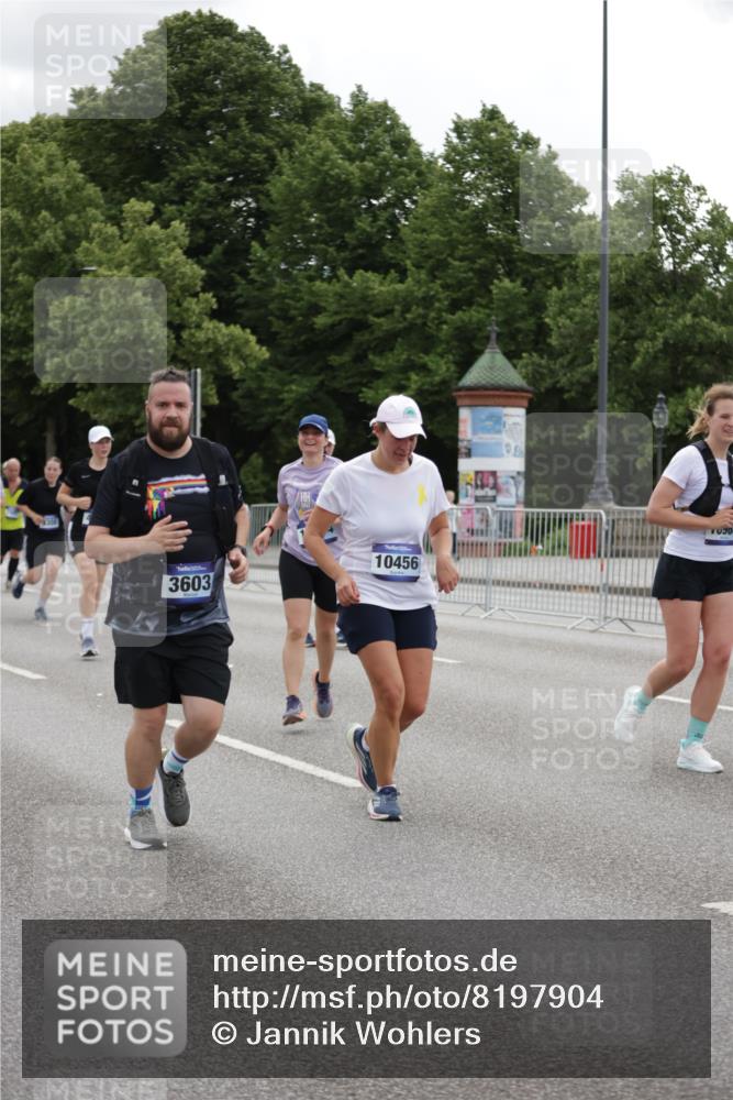 29.06.2025 - hella hamburg halbmarathon Jannik Wohlers http://msf.ph/oto/8197904 29.06.2025 11:14:58 Lombardsbrücke 2283, 2334, 2377, 2392, 2472, 2476, 3603, 3902, 3973, 3974, 4112, 4276, 4280, 5960, 6810, 6904, 7060, 7372, 7420, 7655, 7683, 7697, 8776, 8979, 8988, 9308, 9859, 10018, 10101, 10201, 10456, 11061, 12405, 12825, 12925, 12926, 13067, 13476, 13938, 14161, 14187, 15080, 15634, 16444, 17209, 18553, 18968 meine-sportfotos.de