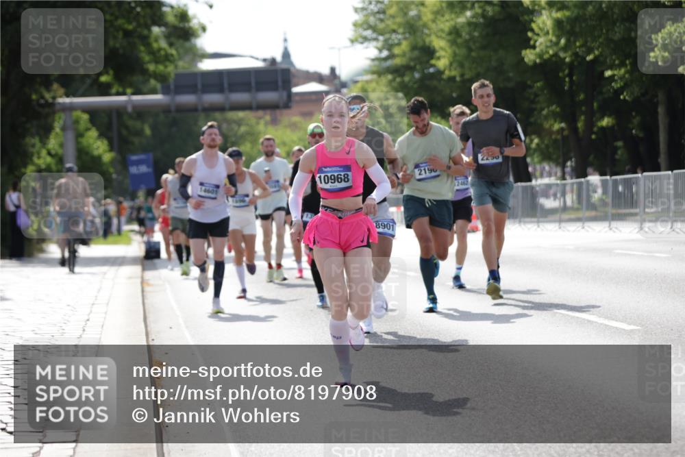 29.06.2025 - hella hamburg halbmarathon Jannik Wohlers http://msf.ph/oto/8197908 29.06.2025 09:47:18 Lombardsbrücke 1217, 2196, 2296, 2404, 2851, 5092, 5923, 8084, 8395, 8901, 10968, 11019, 11559, 12462, 12751, 13029, 13419, 13514, 14601, 16123, 16964, 17154, 18419, 18687, 18689 meine-sportfotos.de