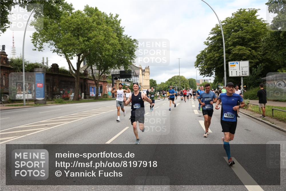 29.06.2025 - hella hamburg halbmarathon Yannick Fuchs http://msf.ph/oto/8197918 29.06.2025 10:44:29 20KM 1119, 1216, 1321, 1399, 1507, 1630, 2020, 2234, 3296, 3852, 3947, 4127, 4346, 4933, 5115, 5894, 6662, 6712, 6795, 7176, 7583, 7930, 7932, 8153, 8313, 8572, 8657, 8704, 9303, 10371, 10750, 11356, 11455, 11607, 12235, 12527, 12624, 13008, 13282, 13609, 13758, 13812, 14034, 14257, 15803, 15950, 16000, 16242, 16716, 16732, 16806, 16887, 17247, 17319, 17384, 18066, 18228, 18229, 18370, 18451, 18499, 18657, 18658, 18811, 18884 meine-sportfotos.de
