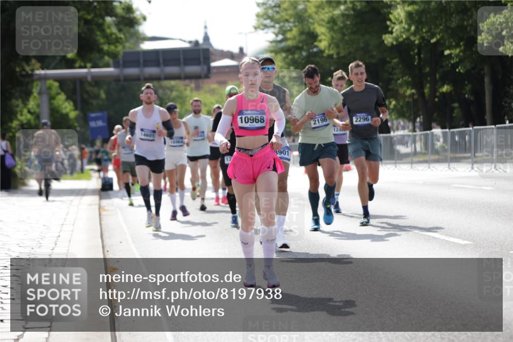 29.06.2025 - hella hamburg halbmarathon Jannik Wohlers http://msf.ph/oto/8197938 29.06.2025 09:47:18 Lombardsbrücke 1217, 2196, 2296, 2404, 2851, 5092, 5923, 8084, 8395, 8901, 10968, 11019, 11559, 12462, 12751, 13029, 13419, 13514, 14601, 16123, 16964, 17154, 18419, 18687, 18689 meine-sportfotos.de