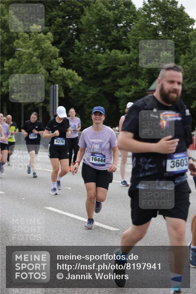29.06.2025 - hella hamburg halbmarathon Jannik Wohlers http://msf.ph/oto/8197941 29.06.2025 11:14:59 Lombardsbrücke 2283, 2377, 2392, 2472, 2476, 2542, 3603, 3902, 3973, 3974, 4112, 4276, 4280, 5960, 6810, 6904, 7060, 7372, 7420, 7655, 7683, 7697, 8776, 8979, 8988, 9308, 9859, 10018, 10101, 10201, 10456, 11061, 12405, 12825, 12925, 12926, 13067, 13476, 13938, 14161, 14187, 16444, 17124, 17209, 17755, 18553, 18847, 18968 meine-sportfotos.de