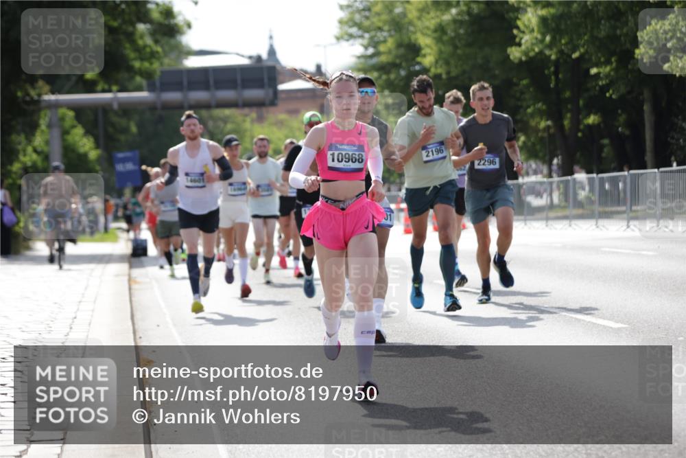 29.06.2025 - hella hamburg halbmarathon Jannik Wohlers http://msf.ph/oto/8197950 29.06.2025 09:47:18 Lombardsbrücke 1217, 2196, 2296, 2404, 2851, 5092, 5923, 8084, 8395, 8901, 10968, 11019, 11559, 12462, 12751, 13029, 13419, 13514, 14601, 16123, 16964, 17154, 18419, 18687, 18689 meine-sportfotos.de