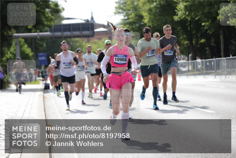 29.06.2025 - hella hamburg halbmarathon Jannik Wohlers http://msf.ph/oto/8197958 29.06.2025 09:47:18 Lombardsbrücke 1217, 2196, 2296, 2404, 2851, 5092, 5923, 8084, 8395, 8901, 10968, 11019, 11559, 12462, 12751, 13029, 13419, 13514, 14601, 16123, 16964, 17154, 18419, 18687, 18689 meine-sportfotos.de