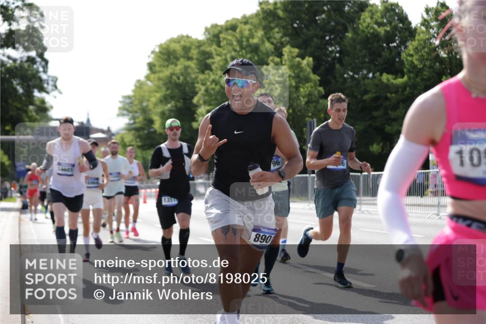 29.06.2025 - hella hamburg halbmarathon Jannik Wohlers http://msf.ph/oto/8198025 29.06.2025 09:47:21 Lombardsbrücke 1164, 1217, 2196, 2296, 2404, 2851, 5092, 5923, 8084, 8395, 8901, 10968, 11019, 11559, 12462, 12751, 13029, 13419, 13514, 13798, 14601, 14952, 15965, 16123, 16964, 17154, 17306, 18159, 18216, 18419, 18687, 18689 meine-sportfotos.de