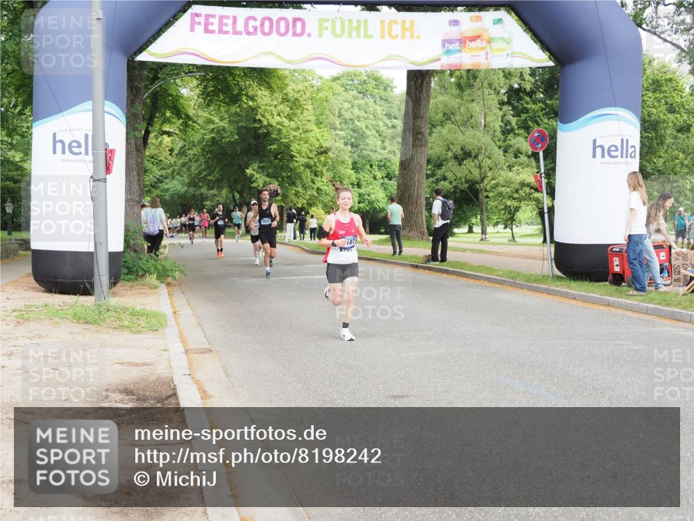 29.06.2025 - hella hamburg halbmarathon MichiJ http://msf.ph/oto/8198242 29.06.2025 10:21:11 Zwischen KM18-KM19 4129, 4698, 5187, 5746, 13617 meine-sportfotos.de