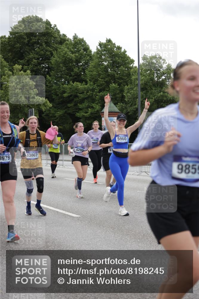 29.06.2025 - hella hamburg halbmarathon Jannik Wohlers http://msf.ph/oto/8198245 29.06.2025 11:15:02 Lombardsbrücke 2283, 2392, 2434, 2472, 2476, 2542, 3603, 3902, 4112, 4276, 4280, 5960, 6274, 7655, 7683, 7697, 8111, 8776, 8979, 8988, 9308, 9859, 10201, 10456, 10607, 10954, 10955, 12825, 12925, 12926, 13067, 14161, 14187, 16444, 17124, 17755, 18553, 18711, 18847, 18968 meine-sportfotos.de