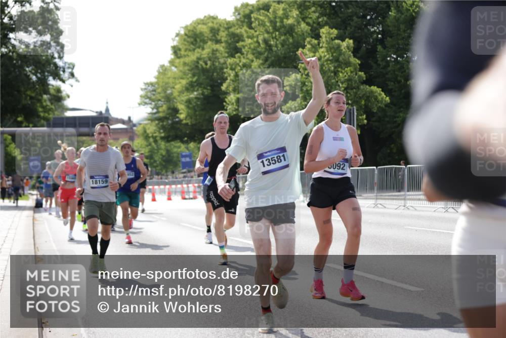 29.06.2025 - hella hamburg halbmarathon Jannik Wohlers http://msf.ph/oto/8198270 29.06.2025 09:47:24 Lombardsbrücke 1164, 2196, 2296, 5092, 5923, 8084, 8901, 9178, 9944, 10384, 10968, 11019, 11559, 12462, 12751, 12865, 13419, 13514, 13798, 14601, 14952, 15965, 16123, 16964, 17154, 17306, 18159, 18216, 18687, 18689 meine-sportfotos.de