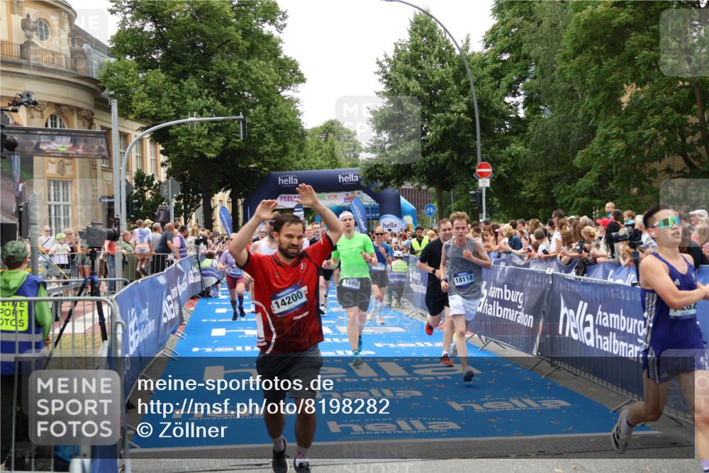 29.06.2025 - hella hamburg halbmarathon Zöllner http://msf.ph/oto/8198282 29.06.2025 10:46:27 Ziel 1600, 2222, 2842, 4237, 6421, 6691, 6978, 7335, 8142, 8981, 9786, 11185, 11773, 12171, 12651, 12891, 13698, 14045, 14200, 14228, 14262, 14482, 15157, 16127, 18118, 18211, 18637, 19209 meine-sportfotos.de