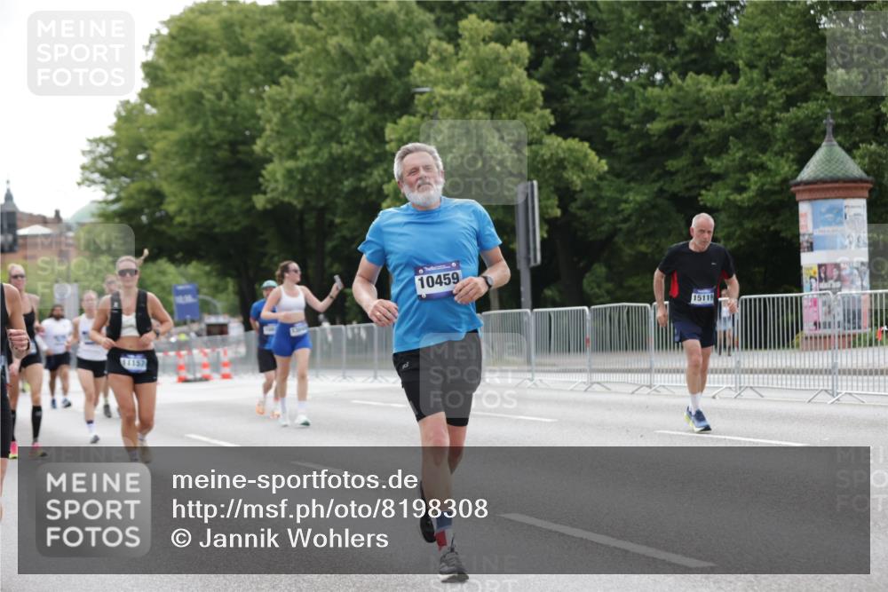 29.06.2025 - hella hamburg halbmarathon Jannik Wohlers http://msf.ph/oto/8198308 29.06.2025 10:25:01 Lombardsbrücke 1093, 1627, 2278, 3961, 3963, 5564, 5814, 6869, 8962, 9811, 9927, 10845, 10846, 11157, 11662, 13510, 13842, 14086, 15016, 15119, 15283, 16421, 16422 meine-sportfotos.de