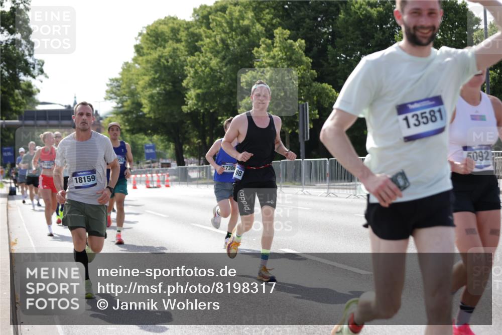 29.06.2025 - hella hamburg halbmarathon Jannik Wohlers http://msf.ph/oto/8198317 29.06.2025 09:47:25 Lombardsbrücke 1164, 2196, 2296, 4602, 5092, 8084, 8901, 9178, 9944, 10384, 10968, 11019, 11559, 11745, 12462, 12751, 12865, 13419, 13514, 13798, 14601, 14952, 15965, 16964, 17154, 17306, 18159, 18216, 18687, 18689, 18841 meine-sportfotos.de