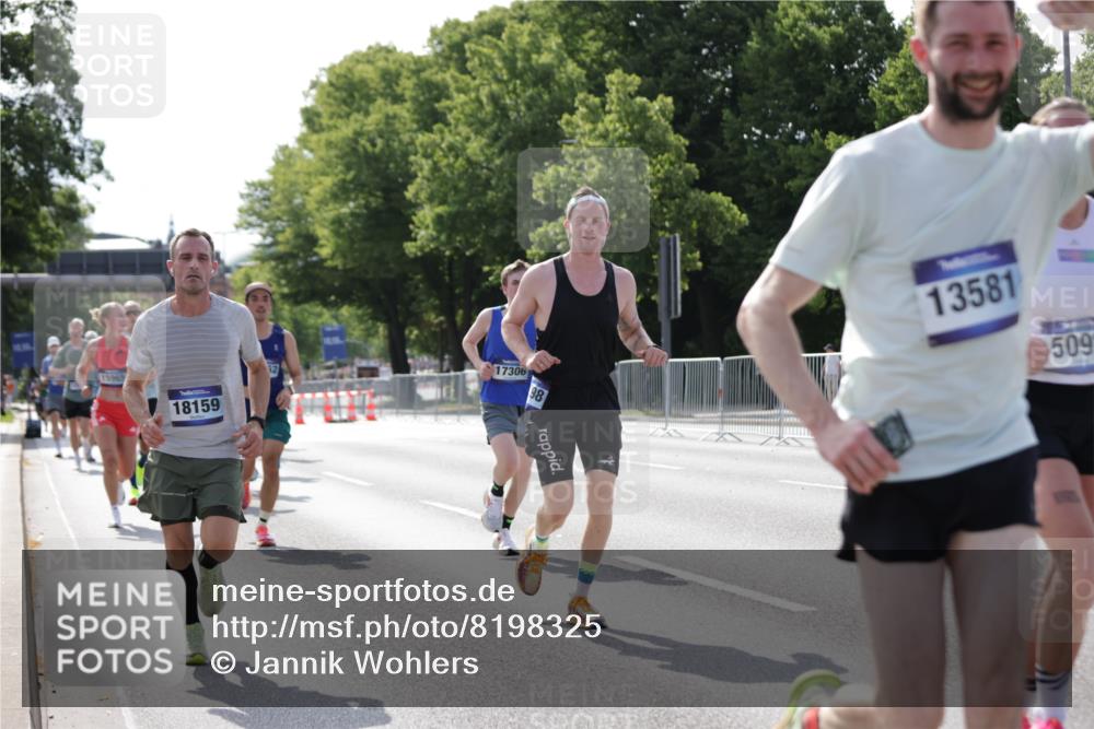 29.06.2025 - hella hamburg halbmarathon Jannik Wohlers http://msf.ph/oto/8198325 29.06.2025 09:47:25 Lombardsbrücke 1164, 2196, 2296, 4602, 5092, 8084, 8901, 9178, 9944, 10384, 10968, 11019, 11559, 11745, 12462, 12751, 12865, 13419, 13514, 13798, 14601, 14952, 15965, 16964, 17154, 17306, 18159, 18216, 18687, 18689, 18841 meine-sportfotos.de