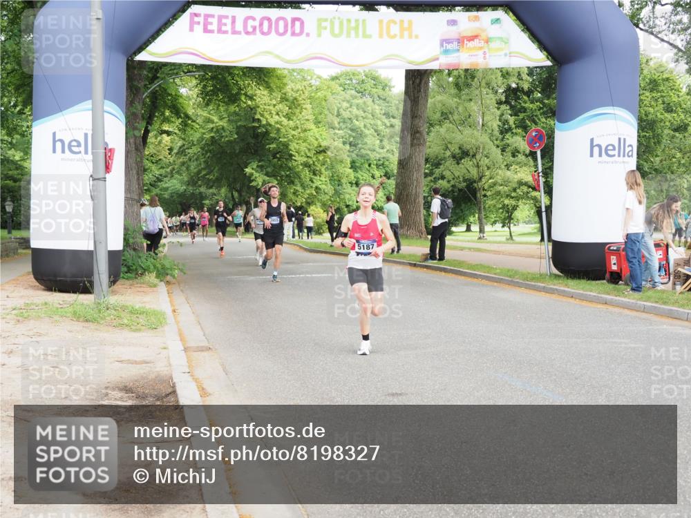29.06.2025 - hella hamburg halbmarathon MichiJ http://msf.ph/oto/8198327 29.06.2025 10:21:11 Zwischen KM18-KM19 4129, 4698, 5187, 5746, 13617 meine-sportfotos.de