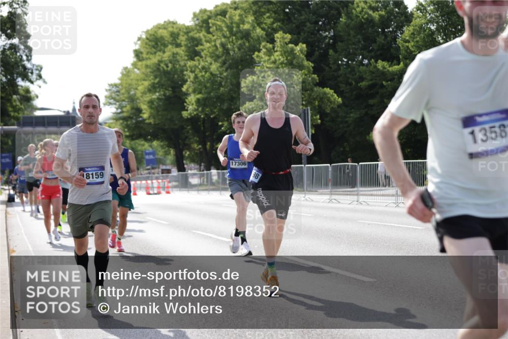 29.06.2025 - hella hamburg halbmarathon Jannik Wohlers http://msf.ph/oto/8198352 29.06.2025 09:47:25 Lombardsbrücke 1164, 2196, 2296, 4602, 5092, 8084, 8901, 9178, 9944, 10384, 10968, 11019, 11559, 11745, 12462, 12751, 12865, 13419, 13514, 13798, 14601, 14952, 15965, 16964, 17154, 17306, 18159, 18216, 18687, 18689, 18841 meine-sportfotos.de
