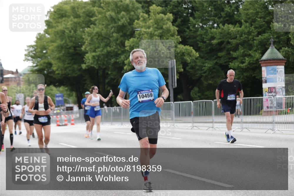 29.06.2025 - hella hamburg halbmarathon Jannik Wohlers http://msf.ph/oto/8198359 29.06.2025 10:25:01 Lombardsbrücke 1093, 1627, 2278, 3961, 3963, 5564, 5814, 6869, 8962, 9811, 9927, 10845, 10846, 11157, 11662, 13510, 13842, 14086, 15016, 15119, 15283, 16421, 16422 meine-sportfotos.de