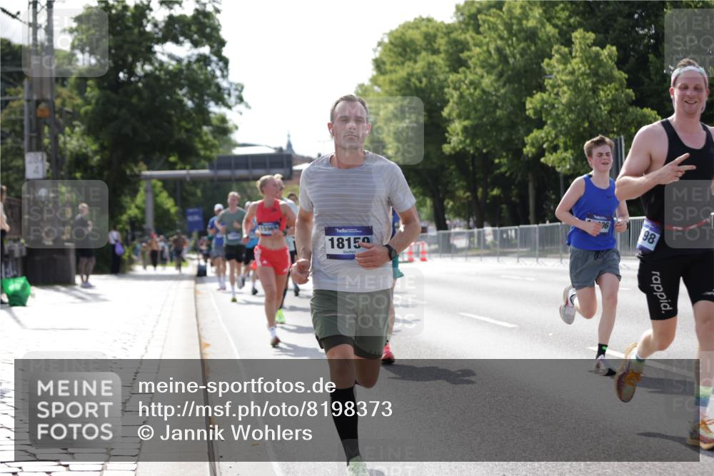 29.06.2025 - hella hamburg halbmarathon Jannik Wohlers http://msf.ph/oto/8198373 29.06.2025 09:47:25 Lombardsbrücke 1164, 2196, 2296, 4602, 5092, 8084, 8901, 9178, 9944, 10384, 10968, 11019, 11559, 11745, 12462, 12751, 12865, 13419, 13514, 13798, 14601, 14952, 15965, 16964, 17154, 17306, 18159, 18216, 18687, 18689, 18841 meine-sportfotos.de