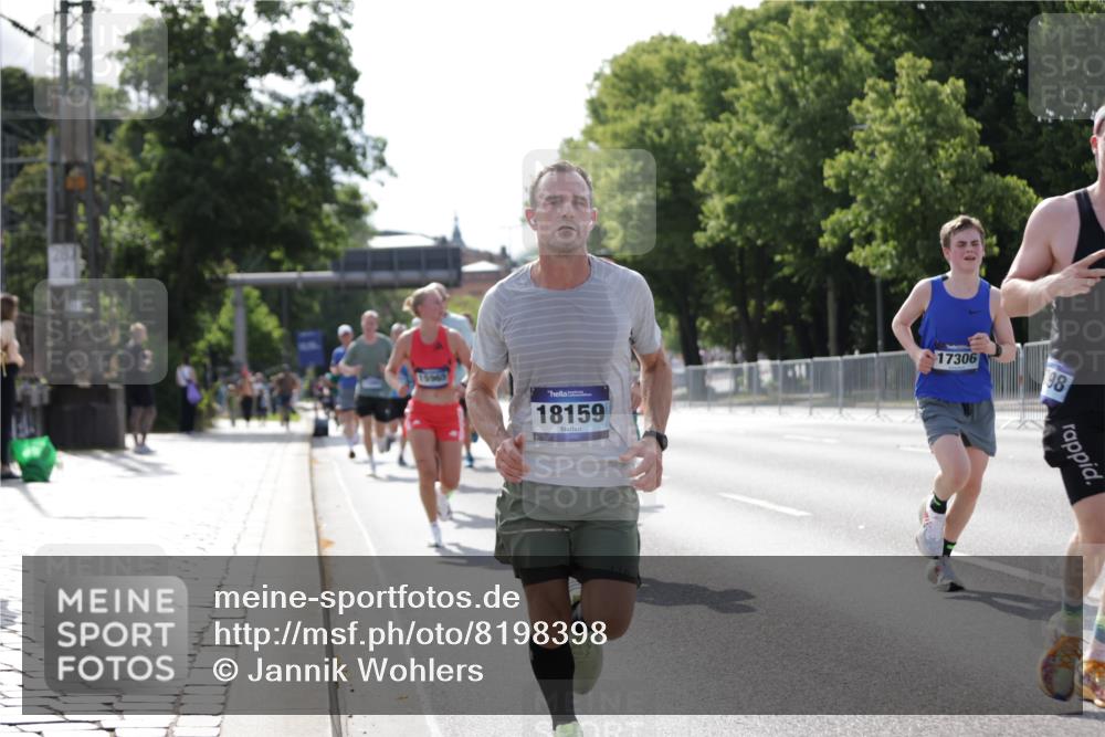 29.06.2025 - hella hamburg halbmarathon Jannik Wohlers http://msf.ph/oto/8198398 29.06.2025 09:47:25 Lombardsbrücke 1164, 2196, 2296, 4602, 5092, 8084, 8901, 9178, 9944, 10384, 10968, 11019, 11559, 11745, 12462, 12751, 12865, 13419, 13514, 13798, 14601, 14952, 15965, 16964, 17154, 17306, 18159, 18216, 18687, 18689, 18841 meine-sportfotos.de
