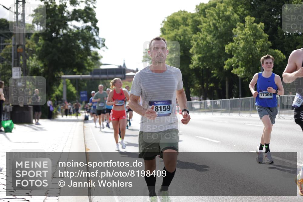 29.06.2025 - hella hamburg halbmarathon Jannik Wohlers http://msf.ph/oto/8198409 29.06.2025 09:47:25 Lombardsbrücke 1164, 2196, 2296, 4602, 5092, 8084, 8901, 9178, 9944, 10384, 10968, 11019, 11559, 11745, 12462, 12751, 12865, 13419, 13514, 13798, 14601, 14952, 15965, 16964, 17154, 17306, 18159, 18216, 18687, 18689, 18841 meine-sportfotos.de