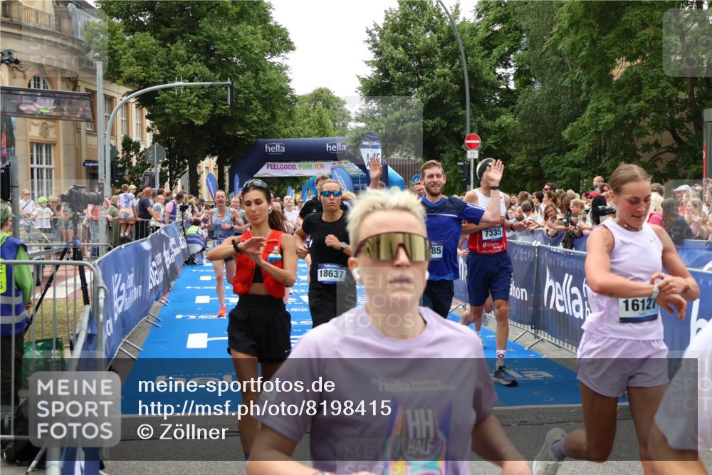29.06.2025 - hella hamburg halbmarathon Zöllner http://msf.ph/oto/8198415 29.06.2025 10:46:31 Ziel 2222, 2842, 4237, 4497, 6421, 6978, 7335, 8482, 8981, 9232, 9386, 9529, 9786, 11185, 11773, 12891, 14045, 14228, 14482, 15157, 16127, 17281, 17461, 18637, 19209 meine-sportfotos.de