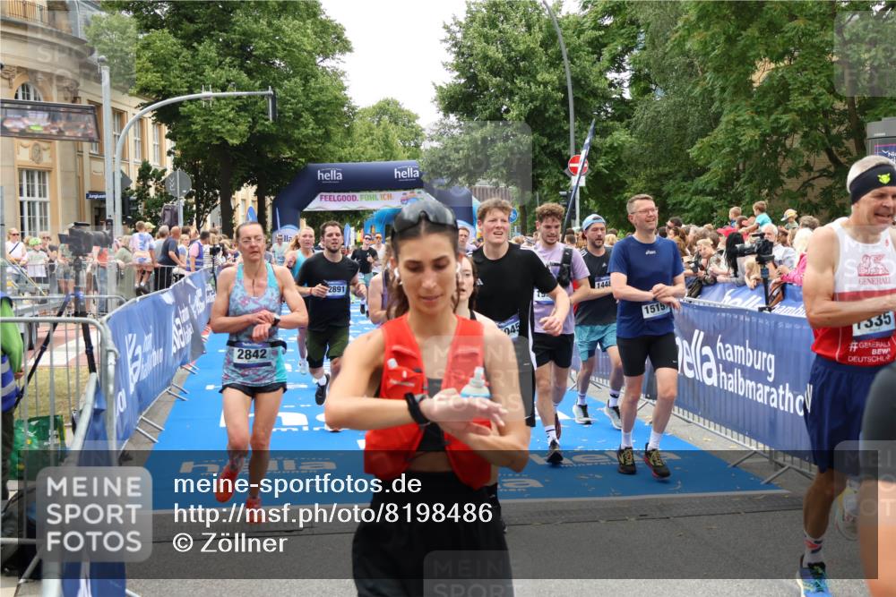 29.06.2025 - hella hamburg halbmarathon Zöllner http://msf.ph/oto/8198486 29.06.2025 10:46:33 Ziel 2222, 2842, 4237, 4497, 5459, 6421, 6978, 8482, 8981, 9232, 9386, 9529, 9786, 12891, 14045, 14228, 14482, 15157, 15206, 17281, 17461, 18882, 19209 meine-sportfotos.de