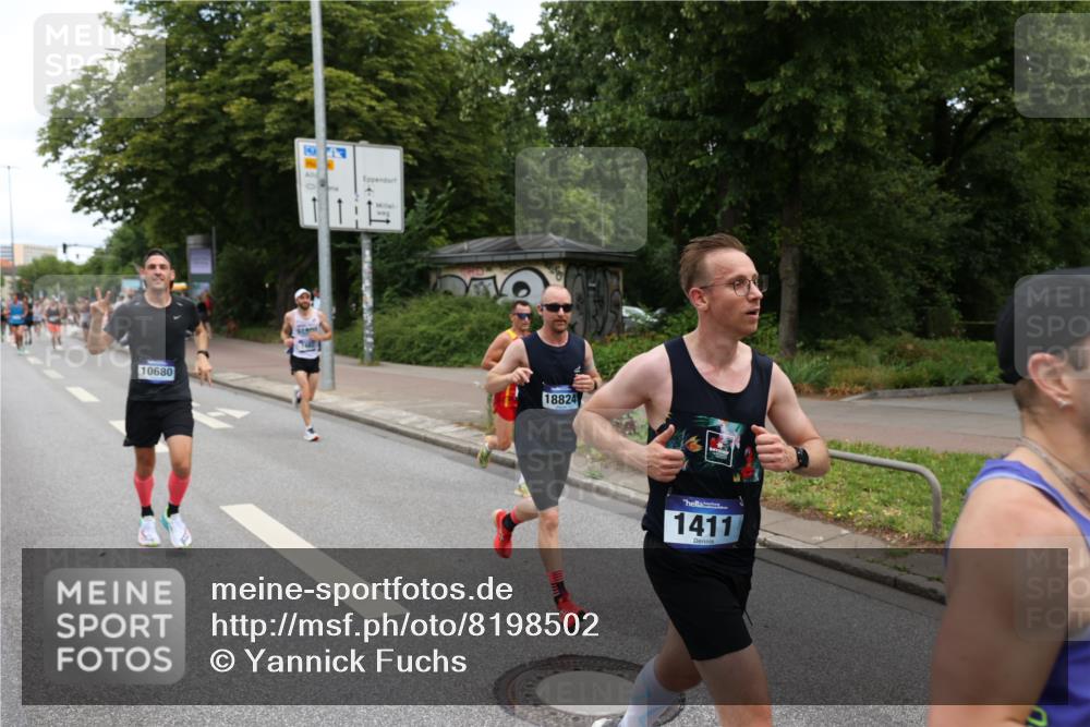29.06.2025 - hella hamburg halbmarathon Yannick Fuchs http://msf.ph/oto/8198502 29.06.2025 10:31:46 20KM 1411, 2196, 2767, 4860, 4865, 5003, 5092, 5307, 5315, 6123, 6458, 6529, 7310, 7482, 8362, 9178, 9296, 9914, 10680, 10738, 11833, 13141, 13854, 13972, 14387, 14459, 14691, 14934, 15178, 15261, 15939, 16523, 16992, 17024, 17125, 17137, 17306, 17658, 17723, 18062, 18159, 18384, 18824 meine-sportfotos.de