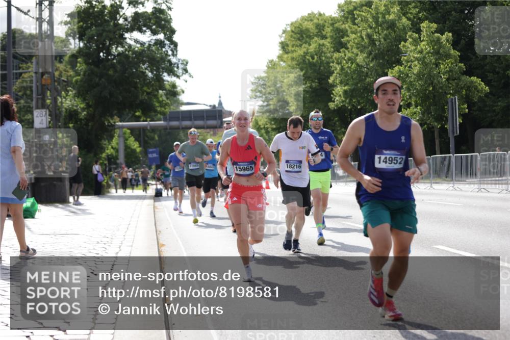 29.06.2025 - hella hamburg halbmarathon Jannik Wohlers http://msf.ph/oto/8198581 29.06.2025 09:47:27 Lombardsbrücke 1164, 1562, 2196, 2296, 4602, 5092, 8084, 8901, 9178, 9944, 10384, 10968, 11019, 11559, 11745, 12462, 12865, 13419, 13514, 13798, 14601, 14934, 14952, 15261, 15965, 16964, 17306, 18159, 18216, 18687, 18689, 18841 meine-sportfotos.de