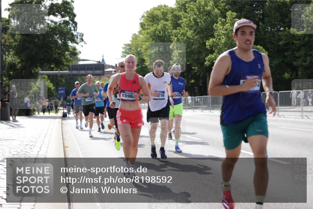 29.06.2025 - hella hamburg halbmarathon Jannik Wohlers http://msf.ph/oto/8198592 29.06.2025 09:47:27 Lombardsbrücke 1164, 1562, 2196, 2296, 4602, 5092, 8084, 8901, 9178, 9944, 10384, 10968, 11019, 11559, 11745, 12462, 12865, 13419, 13514, 13798, 14601, 14934, 14952, 15261, 15965, 16964, 17306, 18159, 18216, 18687, 18689, 18841 meine-sportfotos.de