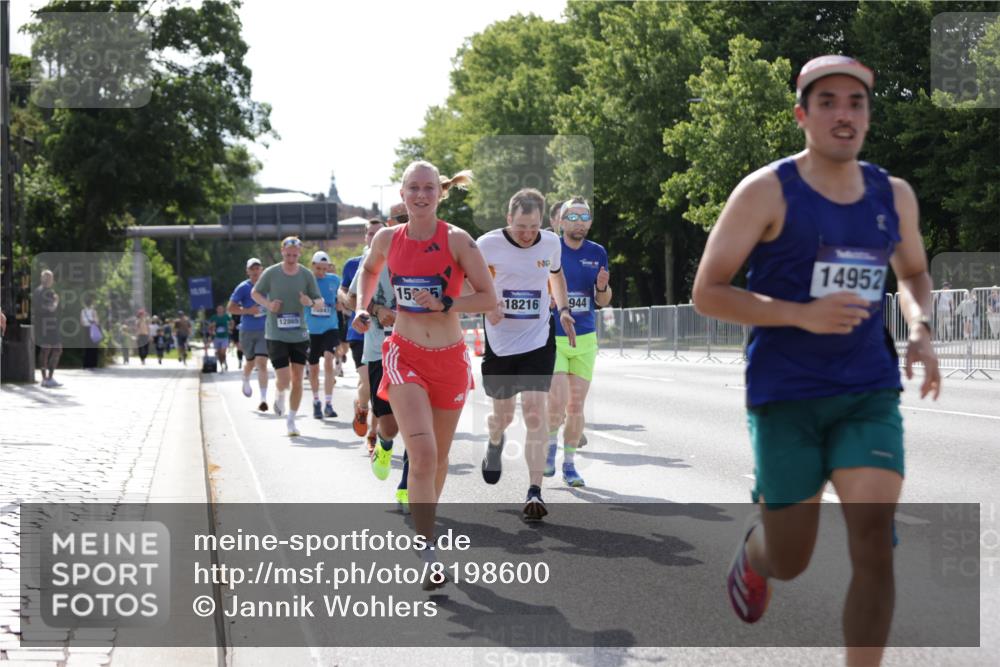29.06.2025 - hella hamburg halbmarathon Jannik Wohlers http://msf.ph/oto/8198600 29.06.2025 09:47:27 Lombardsbrücke 1164, 1562, 2196, 2296, 4602, 5092, 8084, 8901, 9178, 9944, 10384, 10968, 11019, 11559, 11745, 12462, 12865, 13419, 13514, 13798, 14601, 14934, 14952, 15261, 15965, 16964, 17306, 18159, 18216, 18687, 18689, 18841 meine-sportfotos.de
