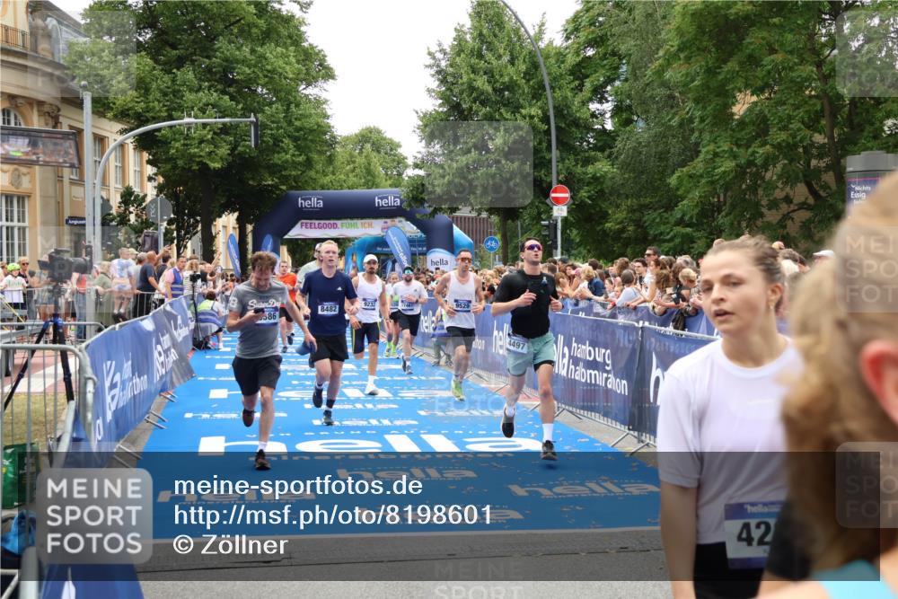 29.06.2025 - hella hamburg halbmarathon Zöllner http://msf.ph/oto/8198601 29.06.2025 10:46:37 Ziel 4497, 5459, 8482, 9051, 9232, 9386, 9529, 13525, 13554, 15026, 15133, 15206, 17281, 17461, 18882 meine-sportfotos.de