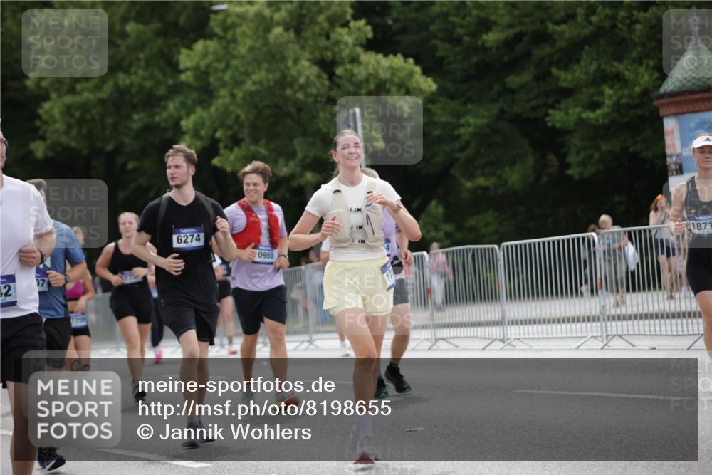 29.06.2025 - hella hamburg halbmarathon Jannik Wohlers http://msf.ph/oto/8198655 29.06.2025 11:15:09 Lombardsbrücke 2434, 2542, 3245, 4276, 4280, 5389, 5960, 6274, 7683, 7697, 8111, 8347, 8776, 8820, 8979, 9308, 9533, 10607, 10954, 10955, 10976, 11658, 12542, 12626, 12825, 13067, 14103, 14161, 16351, 16932, 17011, 17124, 17738, 17755, 17759, 18711, 18847 meine-sportfotos.de