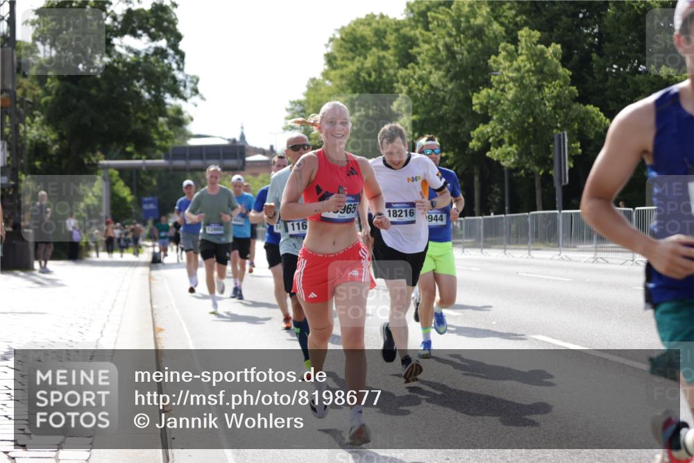 29.06.2025 - hella hamburg halbmarathon Jannik Wohlers http://msf.ph/oto/8198677 29.06.2025 09:47:28 Lombardsbrücke 1164, 1562, 2196, 2296, 4602, 5092, 8901, 9178, 9944, 10384, 10968, 11745, 12462, 12865, 13514, 13798, 13854, 14387, 14601, 14934, 14952, 15261, 15965, 16964, 17306, 18159, 18216, 18573, 18687, 18689, 18841 meine-sportfotos.de