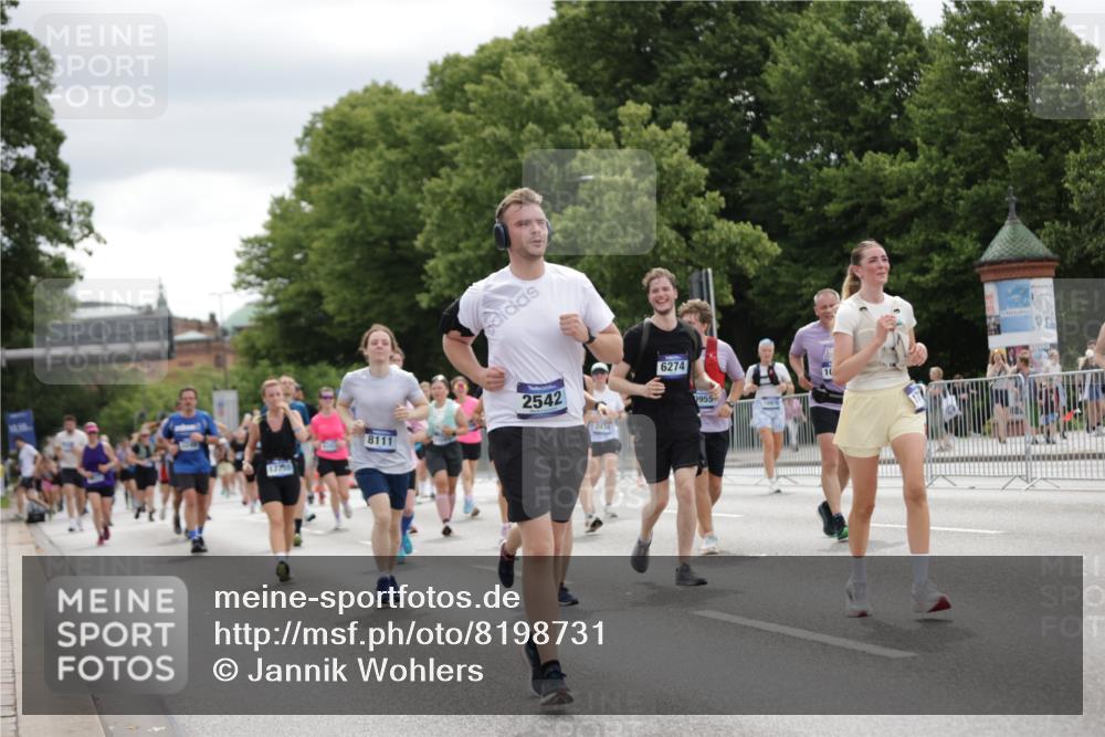 29.06.2025 - hella hamburg halbmarathon Jannik Wohlers http://msf.ph/oto/8198731 29.06.2025 11:15:10 Lombardsbrücke 2434, 2542, 3245, 3369, 3370, 4276, 4280, 4405, 5389, 5960, 6274, 7683, 7697, 8111, 8347, 8468, 8776, 8820, 8979, 9308, 9533, 10607, 10954, 10955, 10976, 11658, 12542, 12626, 12825, 13067, 13150, 14103, 14161, 16351, 16362, 16932, 17011, 17124, 17738, 17755, 17759, 18711, 18847 meine-sportfotos.de