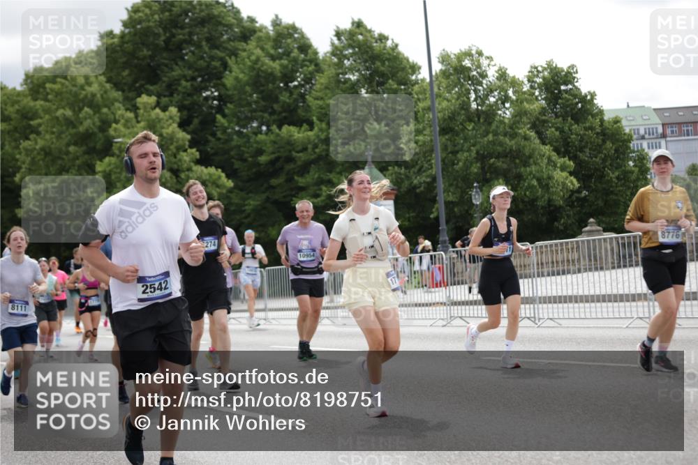 29.06.2025 - hella hamburg halbmarathon Jannik Wohlers http://msf.ph/oto/8198751 29.06.2025 11:15:11 Lombardsbrücke 2434, 2542, 3245, 3369, 3370, 4276, 4280, 4405, 5389, 5960, 6274, 7683, 7697, 8111, 8347, 8468, 8776, 8820, 9308, 9427, 9533, 10607, 10954, 10955, 10976, 11658, 12542, 12626, 12825, 13150, 13280, 14103, 16351, 16362, 16932, 17011, 17124, 17738, 17755, 17759, 18711, 18847 meine-sportfotos.de
