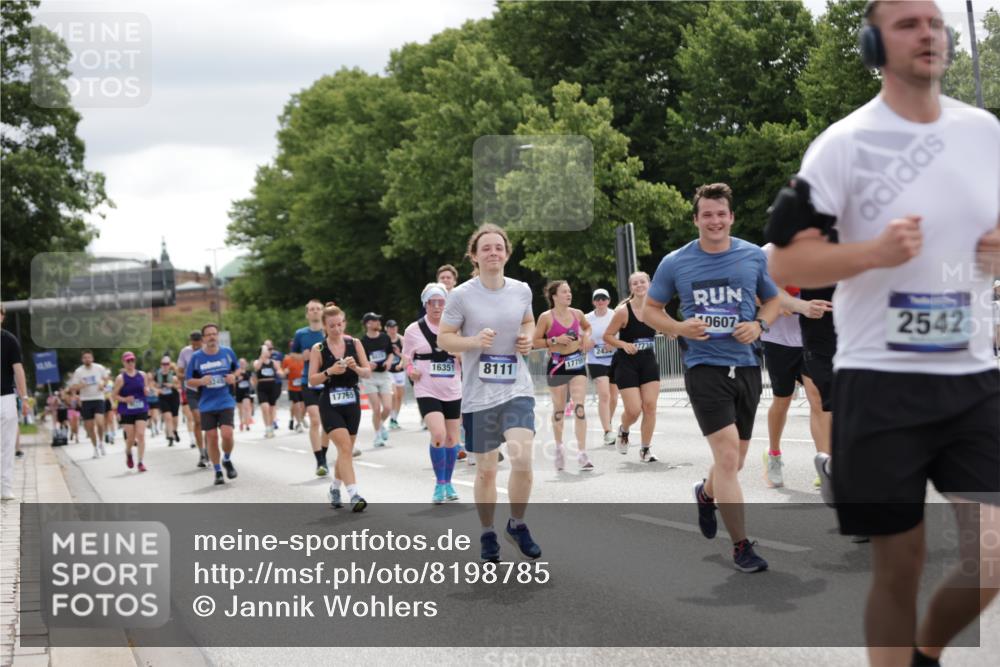 29.06.2025 - hella hamburg halbmarathon Jannik Wohlers http://msf.ph/oto/8198785 29.06.2025 11:15:12 Lombardsbrücke 2434, 2542, 3245, 3369, 3370, 4280, 4405, 5389, 5960, 6274, 7181, 7182, 7683, 7697, 8111, 8347, 8468, 8776, 8820, 9308, 9427, 9533, 10607, 10767, 10954, 10955, 10976, 11004, 11071, 11658, 12038, 12542, 12626, 13150, 13280, 14103, 16351, 16362, 16932, 17011, 17124, 17738, 17755, 17759, 18711, 18847 meine-sportfotos.de