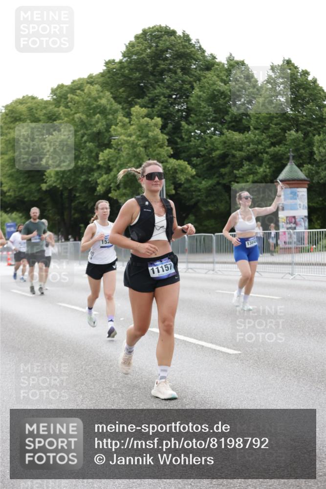 29.06.2025 - hella hamburg halbmarathon Jannik Wohlers http://msf.ph/oto/8198792 29.06.2025 10:25:05 Lombardsbrücke 1093, 1627, 2278, 5028, 6869, 9811, 10845, 10846, 11157, 11662, 13510, 13842, 15016, 15119, 15283, 16421, 16422 meine-sportfotos.de