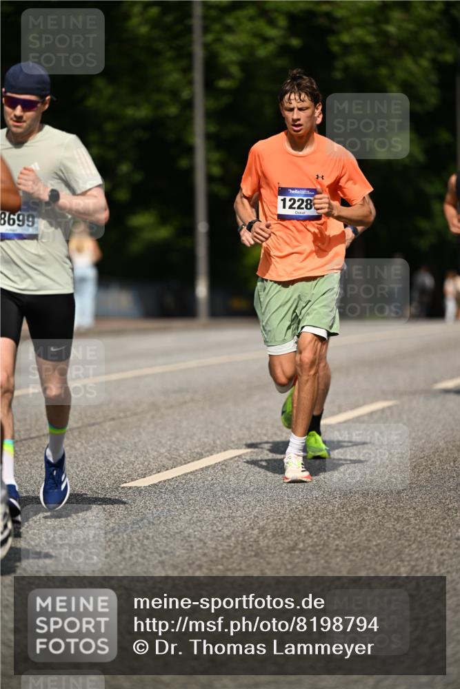 29.06.2025 - hella hamburg halbmarathon Dr. Thomas Lammeyer http://msf.ph/oto/8198794 29.06.2025 09:48:01 Kennedybrücke 1065, 2021, 2879, 3201, 3845, 4678, 5367, 6619, 7349, 8473, 8731, 10156, 10848 meine-sportfotos.de