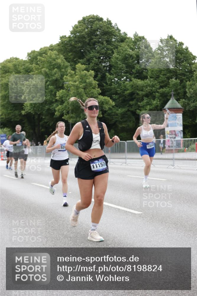 29.06.2025 - hella hamburg halbmarathon Jannik Wohlers http://msf.ph/oto/8198824 29.06.2025 10:25:05 Lombardsbrücke 1093, 1627, 2278, 5028, 6869, 9811, 10845, 10846, 11157, 11662, 13510, 13842, 15016, 15119, 15283, 16421, 16422 meine-sportfotos.de