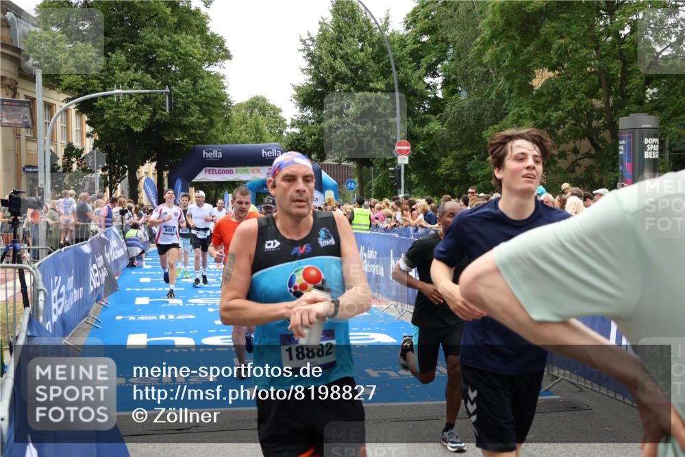 29.06.2025 - hella hamburg halbmarathon Zöllner http://msf.ph/oto/8198827 29.06.2025 10:46:42 Ziel 1920, 1942, 9051, 13525, 13554, 15026, 15133, 15206, 15714, 16175, 17865, 18297, 19128 meine-sportfotos.de