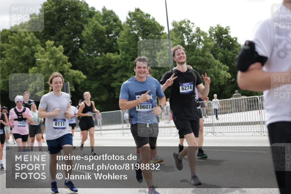 29.06.2025 - hella hamburg halbmarathon Jannik Wohlers http://msf.ph/oto/8198832 29.06.2025 11:15:13 Lombardsbrücke 2434, 2542, 3245, 3369, 3370, 4280, 4405, 5389, 6274, 7181, 7182, 7683, 7697, 8111, 8347, 8468, 8775, 8776, 8820, 9308, 9427, 9533, 10607, 10767, 10954, 10955, 10976, 11004, 11071, 11658, 12038, 12542, 12626, 13150, 13280, 14103, 16351, 16362, 16932, 17011, 17124, 17738, 17755, 17759, 18711, 18847 meine-sportfotos.de