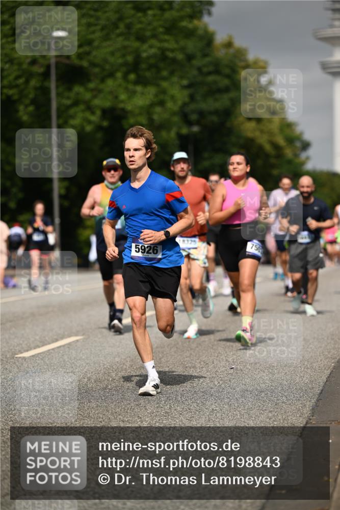 29.06.2025 - hella hamburg halbmarathon Dr. Thomas Lammeyer http://msf.ph/oto/8198843 29.06.2025 10:11:32 Kennedybrücke 1993, 4262, 5242, 5287, 5807, 5845, 5926, 6196, 6517, 6518, 6707, 6713, 6715, 6833, 7503, 8585, 9967, 10283, 10700, 10703, 11114, 11394 meine-sportfotos.de