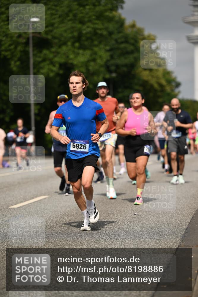 29.06.2025 - hella hamburg halbmarathon Dr. Thomas Lammeyer http://msf.ph/oto/8198886 29.06.2025 10:11:32 Kennedybrücke 1993, 4262, 5242, 5287, 5807, 5845, 5926, 6196, 6517, 6518, 6707, 6713, 6715, 6833, 7503, 8585, 9967, 10283, 10700, 10703, 11114, 11394 meine-sportfotos.de