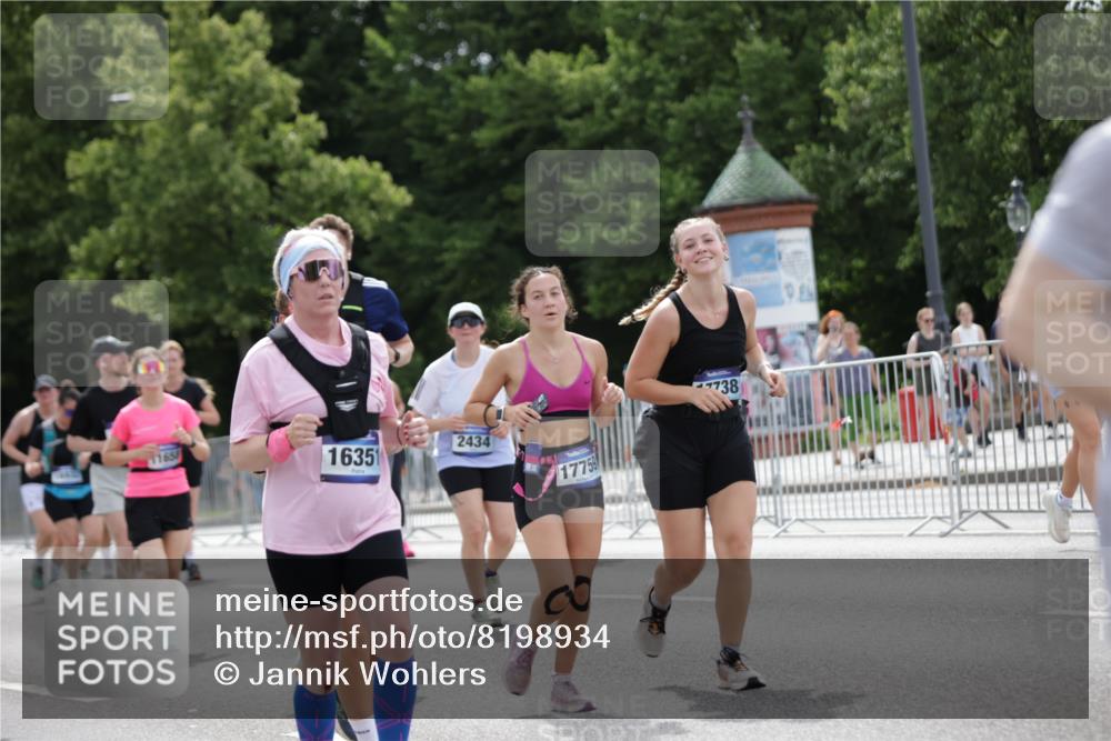 29.06.2025 - hella hamburg halbmarathon Jannik Wohlers http://msf.ph/oto/8198934 29.06.2025 11:15:14 Lombardsbrücke 2434, 2542, 3245, 3369, 3370, 3452, 4405, 5389, 6274, 7181, 7182, 7683, 7697, 8111, 8347, 8468, 8775, 8776, 8820, 9427, 9533, 10607, 10767, 10954, 10955, 10976, 11004, 11071, 11658, 12038, 12542, 12626, 13150, 13280, 14103, 16351, 16362, 16932, 17011, 17124, 17738, 17755, 17759, 18711, 18847 meine-sportfotos.de