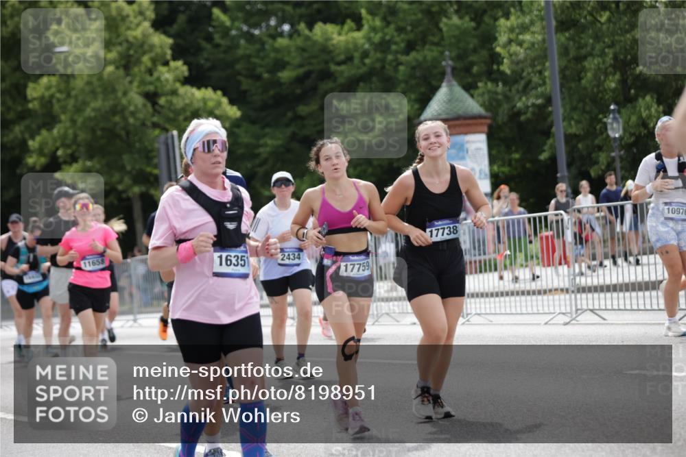 29.06.2025 - hella hamburg halbmarathon Jannik Wohlers http://msf.ph/oto/8198951 29.06.2025 11:15:15 Lombardsbrücke 2434, 2542, 3168, 3245, 3369, 3370, 3452, 4405, 5389, 6274, 7181, 7182, 7683, 7697, 8111, 8347, 8468, 8775, 8776, 8820, 9427, 9533, 10607, 10767, 10954, 10955, 10976, 11004, 11071, 11658, 11901, 12038, 12542, 12626, 13150, 13280, 14103, 16351, 16362, 16932, 17011, 17124, 17738, 17755, 17759, 18360, 18711, 18847 meine-sportfotos.de