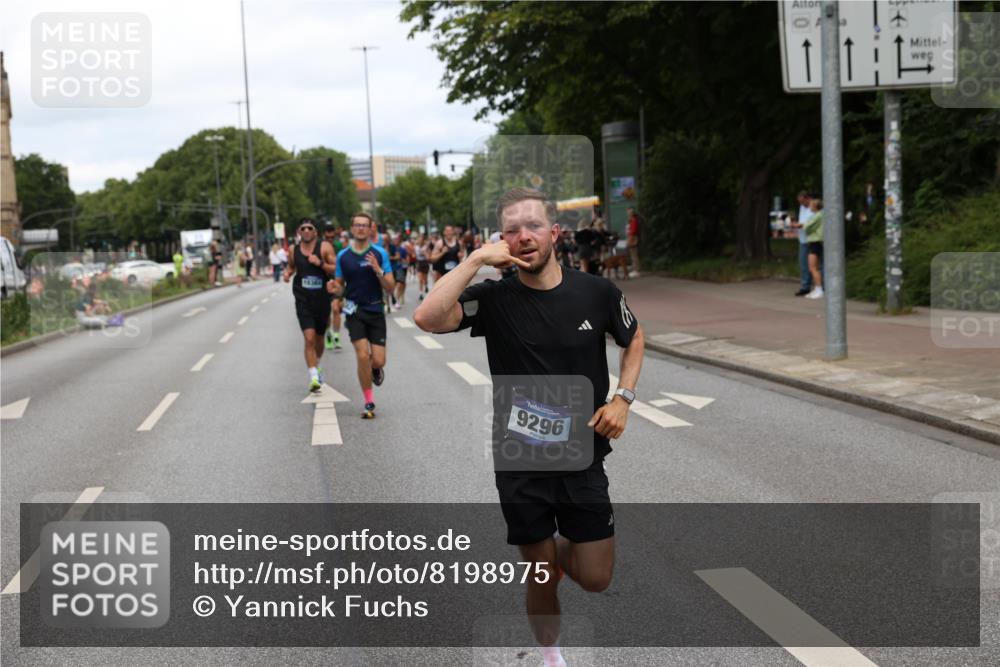 29.06.2025 - hella hamburg halbmarathon Yannick Fuchs http://msf.ph/oto/8198975 29.06.2025 10:31:48 20KM 1411, 2196, 2767, 4860, 4865, 5003, 5092, 5307, 5315, 6123, 6458, 6529, 7310, 7482, 8362, 9178, 9296, 9914, 10451, 10680, 10738, 11833, 13141, 13854, 13972, 14387, 14459, 14691, 14934, 15178, 15261, 15410, 15939, 16523, 16992, 17024, 17125, 17137, 17306, 17658, 17723, 18062, 18159, 18384, 18824 meine-sportfotos.de