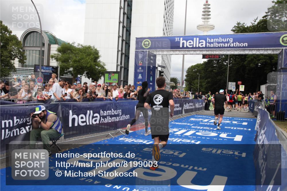 29.06.2025 - hella hamburg halbmarathon Michael Strokosch http://msf.ph/oto/8199003 29.06.2025 10:43:05 Ziel 4823, 7035, 8218, 9364, 10469, 12657, 12723, 12776, 12839, 19038 meine-sportfotos.de