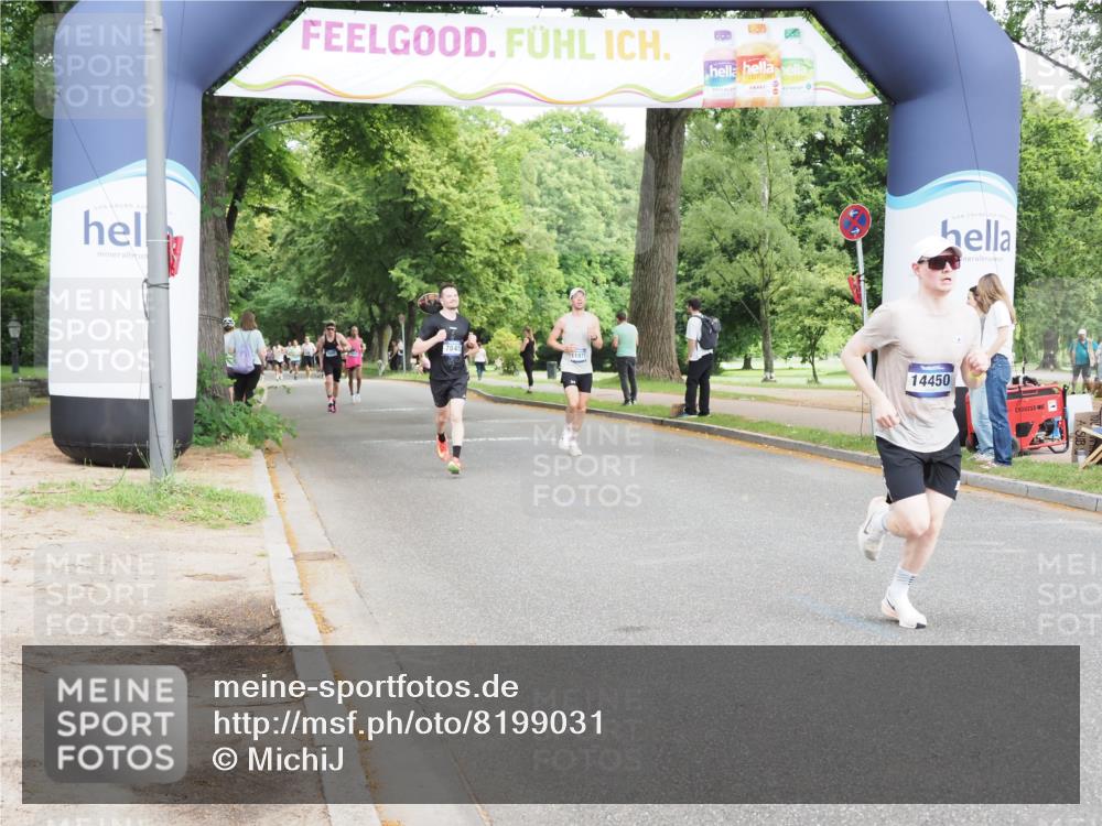29.06.2025 - hella hamburg halbmarathon MichiJ http://msf.ph/oto/8199031 29.06.2025 10:21:16 Zwischen KM18-KM19 3955, 4129, 5187, 11877, 14450 meine-sportfotos.de