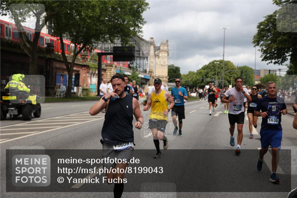 29.06.2025 - hella hamburg halbmarathon Yannick Fuchs http://msf.ph/oto/8199043 29.06.2025 10:44:37 20KM 1119, 1399, 1466, 1507, 1630, 1750, 1817, 2207, 3654, 4127, 4346, 5115, 6027, 6662, 6712, 6795, 7052, 7176, 7397, 7583, 7930, 7932, 8313, 8572, 8657, 8704, 9057, 10371, 10750, 11356, 11455, 11607, 12235, 12527, 12624, 13008, 13609, 13687, 13701, 13812, 13875, 14034, 14257, 14626, 15362, 15395, 15803, 15950, 16242, 16716, 16806, 17179, 17221, 17247, 17384, 18066, 18370, 18394, 18657, 18658, 18811 meine-sportfotos.de