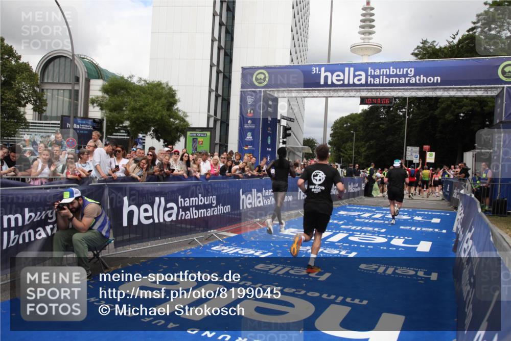 29.06.2025 - hella hamburg halbmarathon Michael Strokosch http://msf.ph/oto/8199045 29.06.2025 10:43:05 Ziel 4823, 7035, 8218, 9364, 10469, 12657, 12723, 12776, 12839, 19038 meine-sportfotos.de