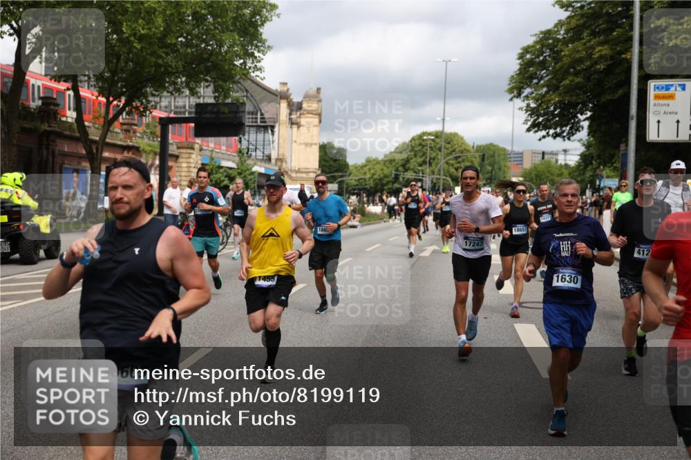 29.06.2025 - hella hamburg halbmarathon Yannick Fuchs http://msf.ph/oto/8199119 29.06.2025 10:44:37 20KM 1119, 1399, 1466, 1507, 1630, 1750, 1817, 2207, 3654, 4127, 4346, 5115, 6027, 6662, 6712, 6795, 7052, 7176, 7397, 7583, 7930, 7932, 8313, 8572, 8657, 8704, 9057, 10371, 10750, 11356, 11455, 11607, 12235, 12527, 12624, 13008, 13609, 13687, 13701, 13812, 13875, 14034, 14257, 14626, 15362, 15395, 15803, 15950, 16242, 16716, 16806, 17179, 17221, 17247, 17384, 18066, 18370, 18394, 18657, 18658, 18811 meine-sportfotos.de